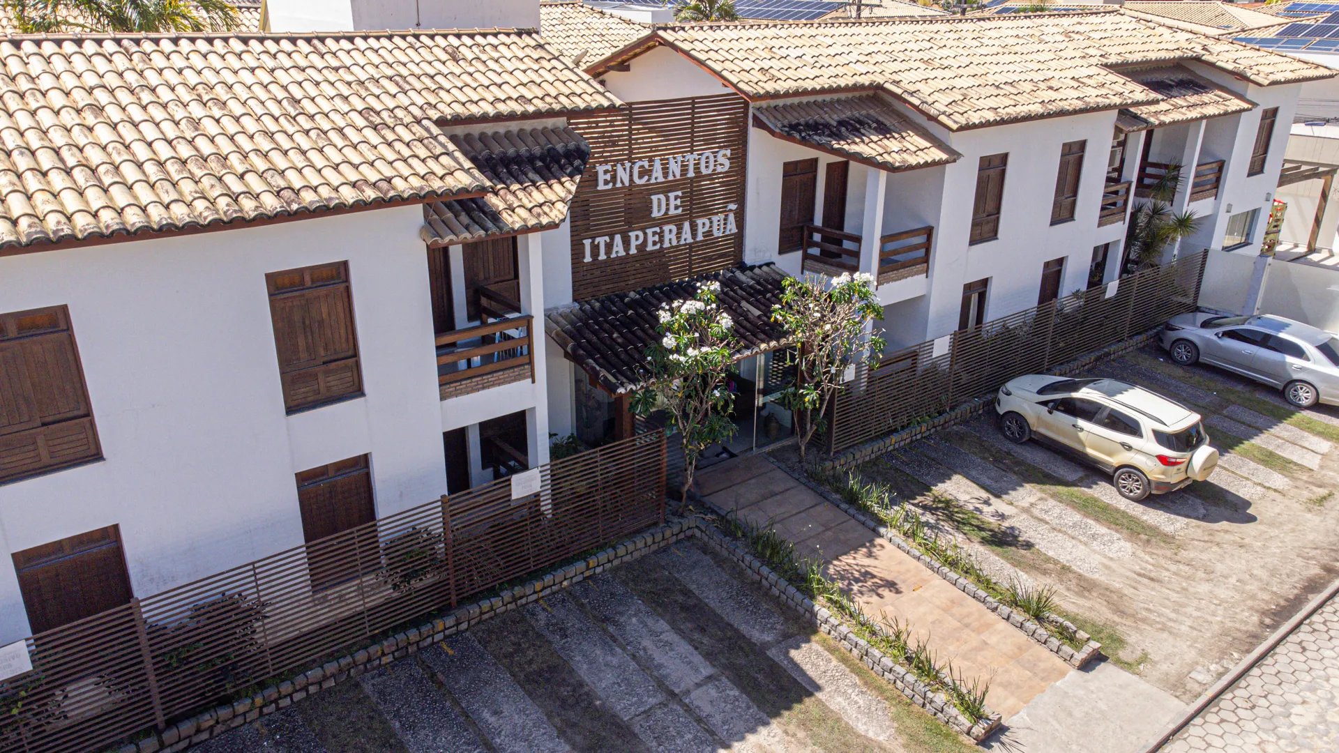 Vista aerea del estacionamiento del hotel