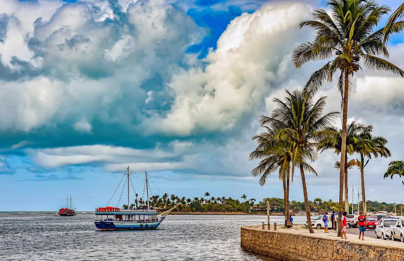 Passeio de barco pelo litoral de Porto Seguro